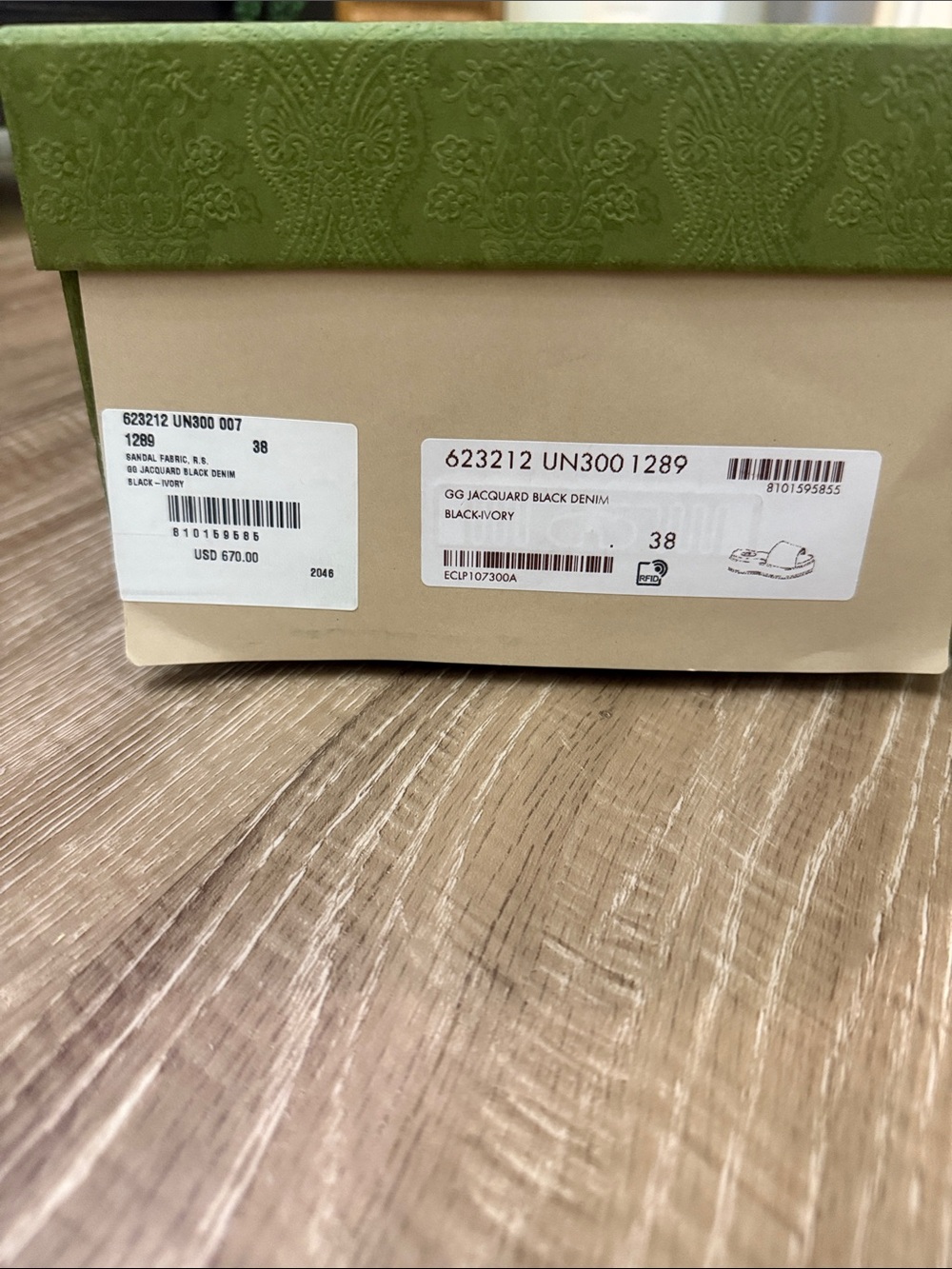 Gucci Black and Ivory Women's Sandals Box Label - Picture 2 of 4